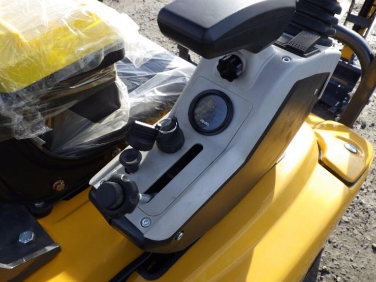 2025-cfg-qk18r-hydraulic-excavator-image-18