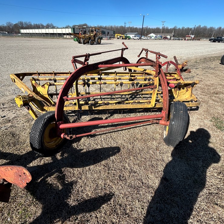 #37667 • New Holland Hay Rake