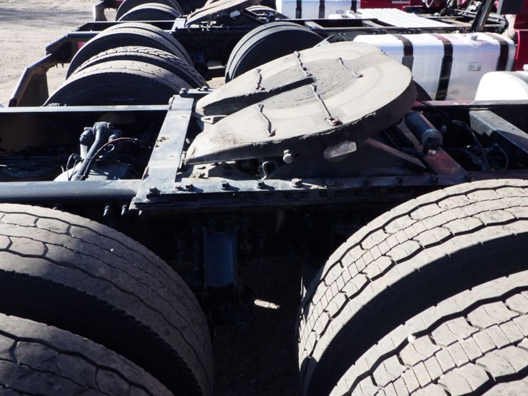 2021-volvo-vnl-300-image-9