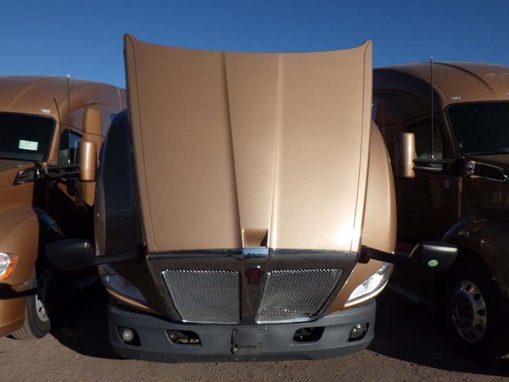 2022-kenworth-t680-image-24