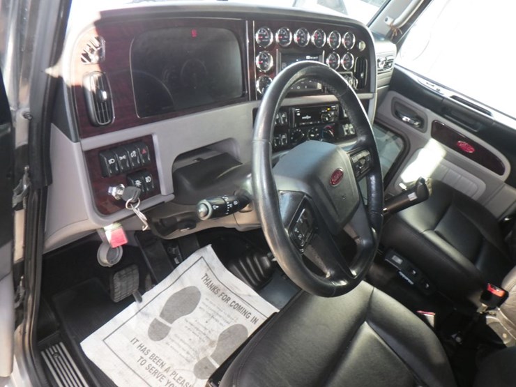 2023-peterbilt-389-image-22