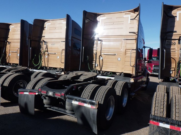 2022-volvo-vnl-760-image-7