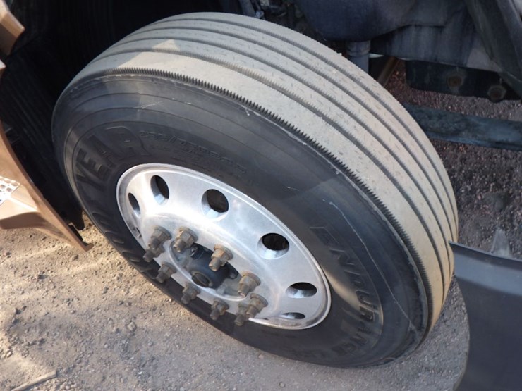 2022-volvo-vnl-760-image-27