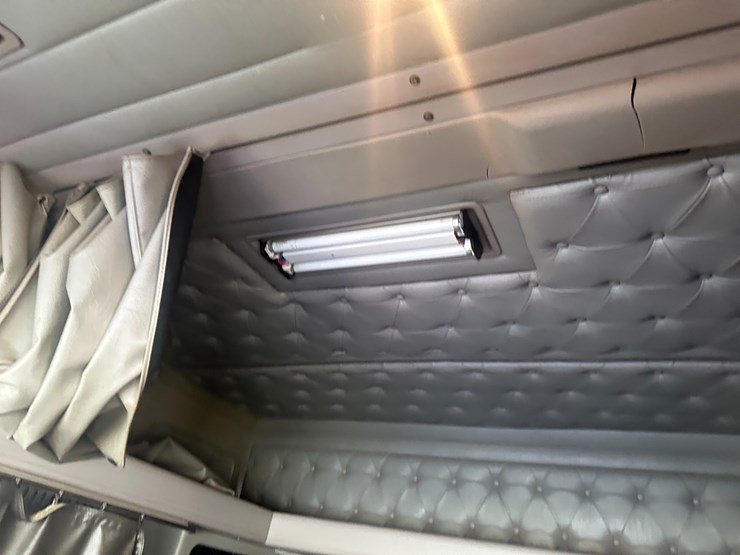 1997-caterpillar-10-image-76