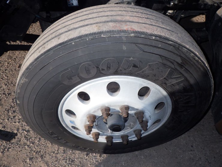 2022-kenworth-t680-image-24