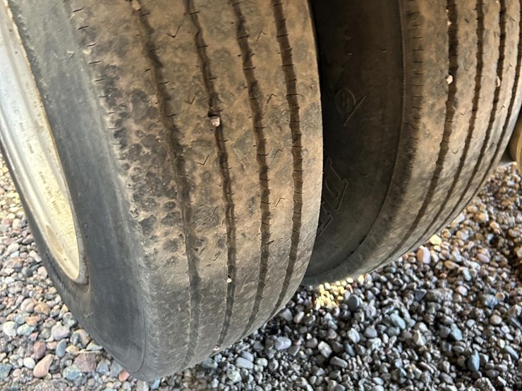 2016-volvo-f613-image-5