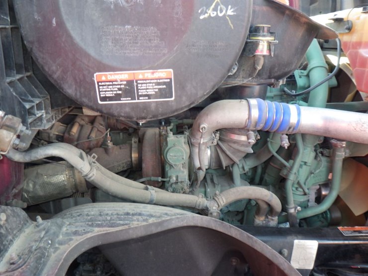 2022-volvo-vnl-300-image-21