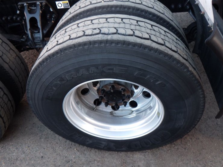 2022-kenworth-t680-image-9