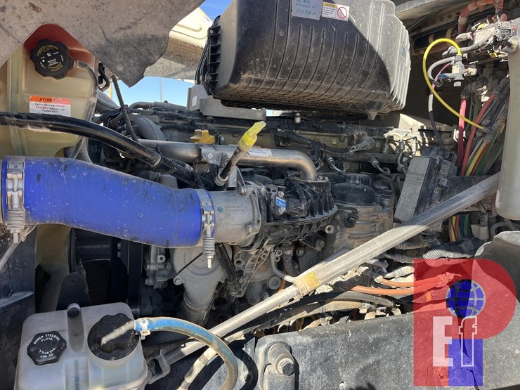 2020-freightliner-coronado-122-sd-image-8