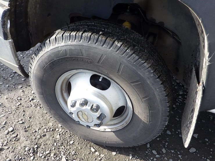 2005-chevrolet-3500-image-31