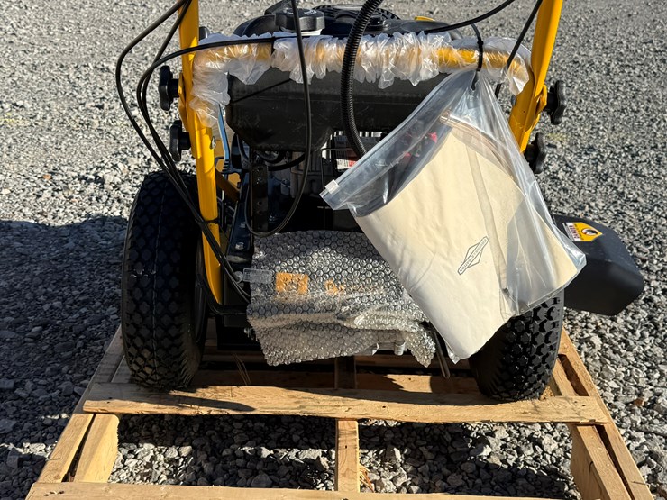 #8-•-unused-dewalt-dw33-33"-walk-behind-lawn-mower-inv#-36546-image-12