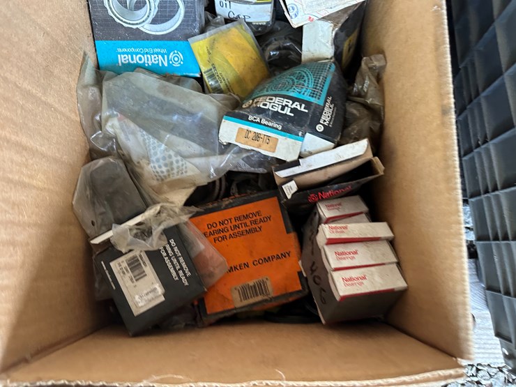 #35890-•-lot-of-bearings,-combine-parts,-&-header-parts-image-3