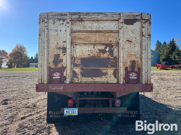 1975-ford-f700-image-6