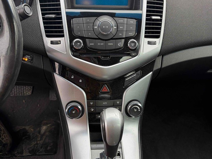 2012-chevrolet-cruze-rs-image-13