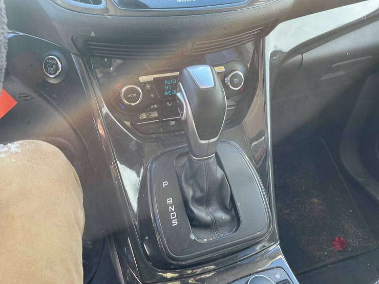 2014-ford-escape-titanium-image-39