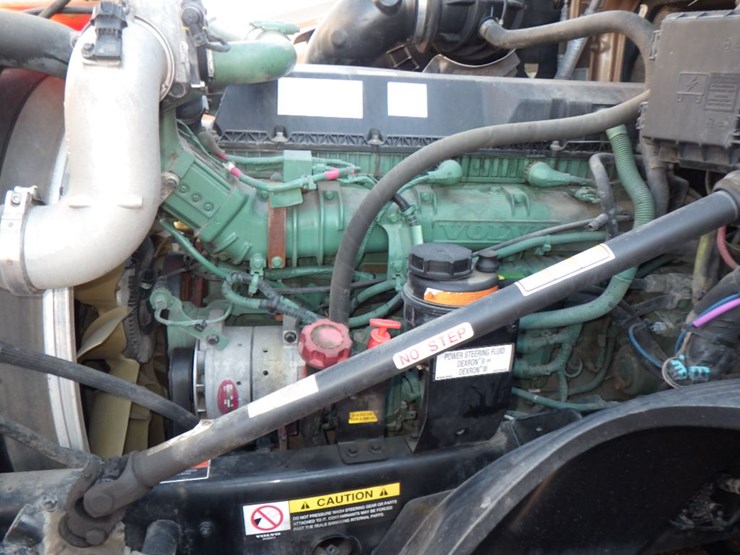 2022-volvo-vnl-760-image-23