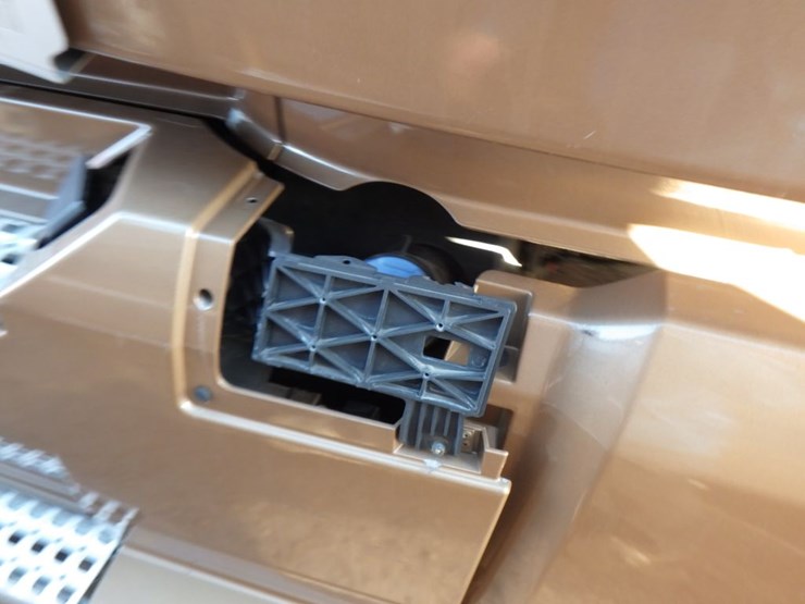 2022-volvo-vnl-760-image-18