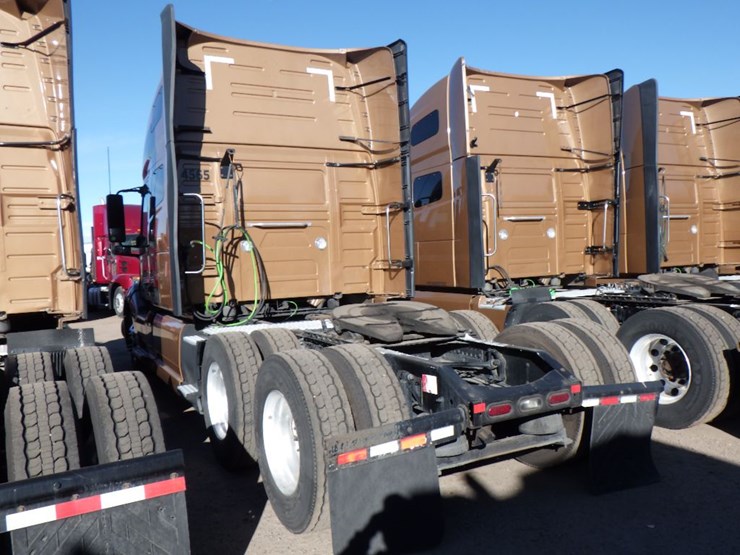 2022-volvo-vnl-760-image-14