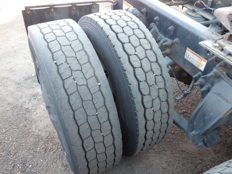 2023-freightliner-cascadia-126-image-9