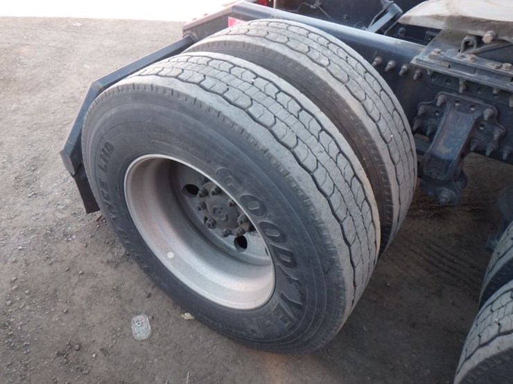 2020-volvo-vnl-760-image-6