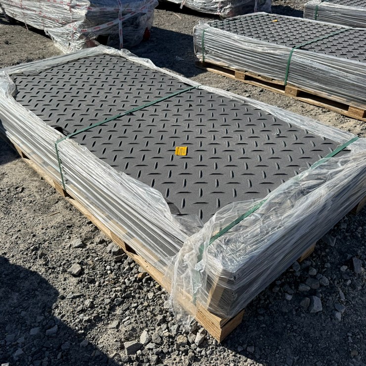 #33661 • Lot of Ground Protection Mats