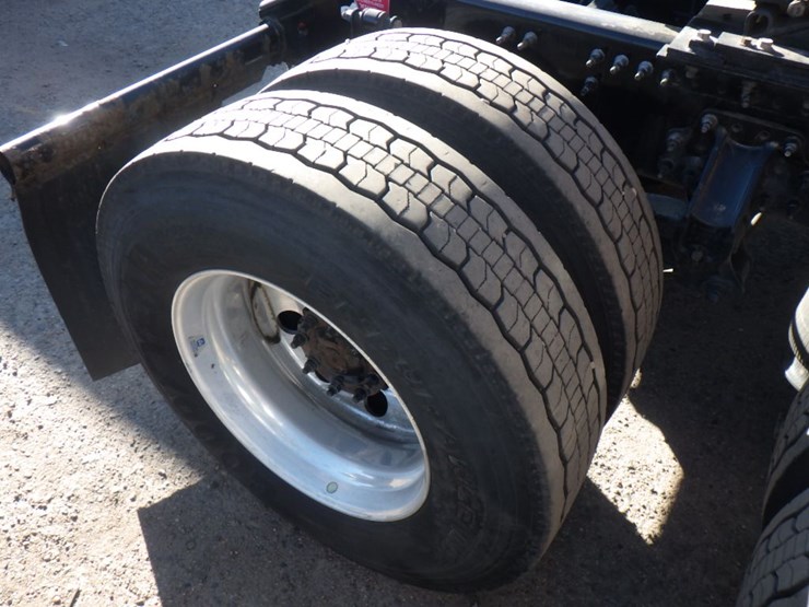 2022-volvo-vnl-760-image-6