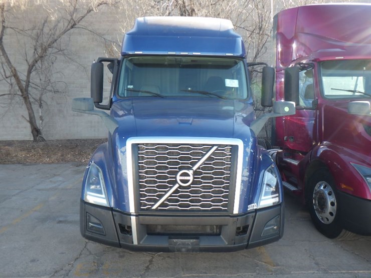 2020-volvo-vnl-760-image-2