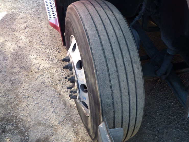 2021-volvo-vnl-300-image-31