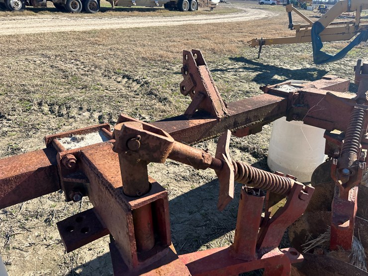 #35268-•-levee-plow-image-8