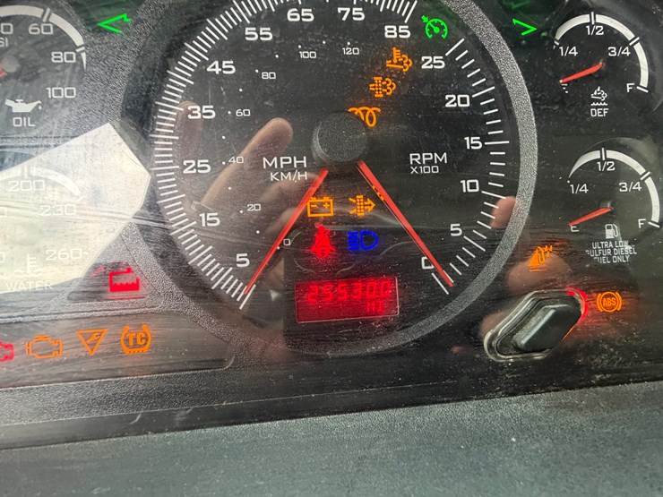 2016-caterpillar-ct660s-image-16