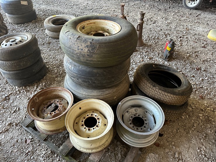 #35879-•-lot-of-(5)-tires-&-(3)-rims-image-1