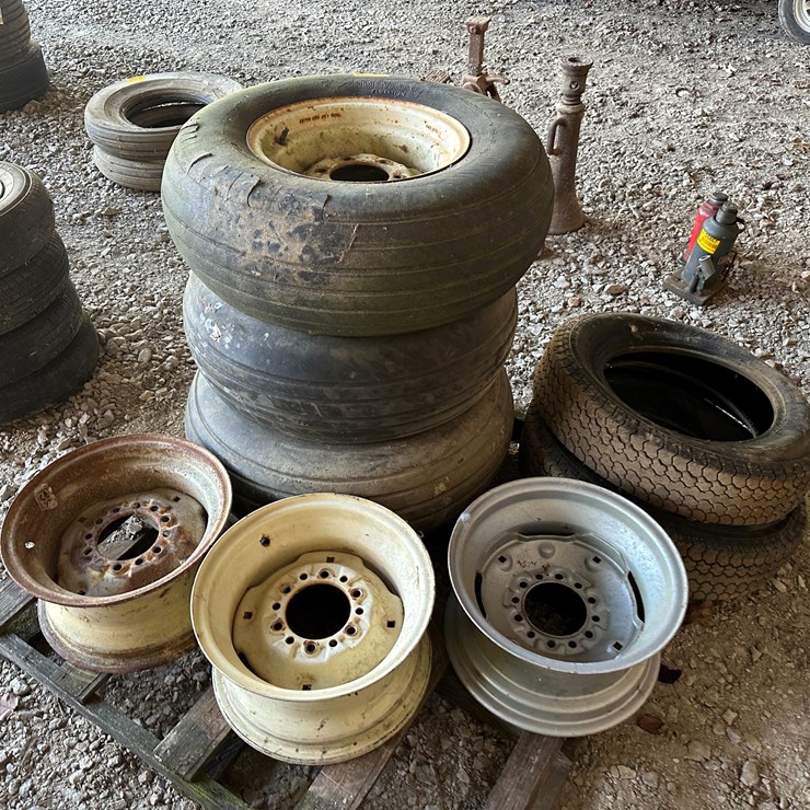 #35879 • Lot of (5) Tires & (3) Rims