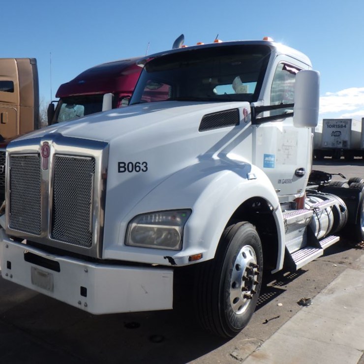 2016 KENWORTH T880
