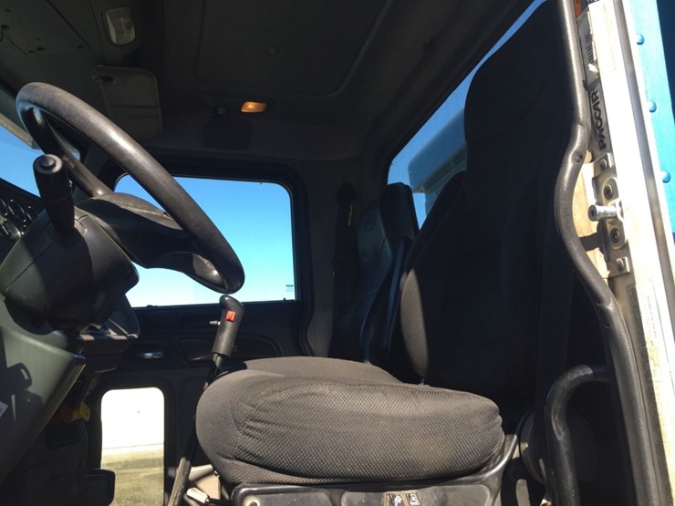 2016-peterbilt-389-image-10