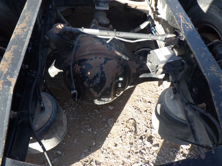 2009-freightliner-cascadia-125-image-11