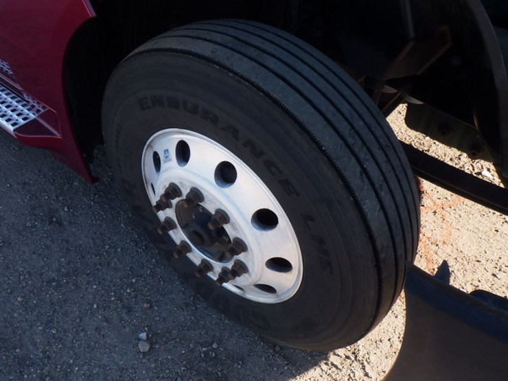 2021-volvo-vnl-300-image-22