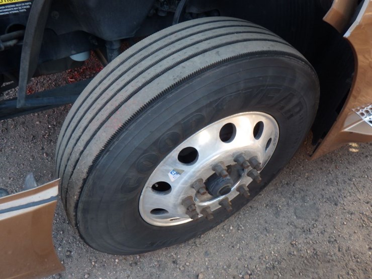 2022-volvo-vnl-760-image-24