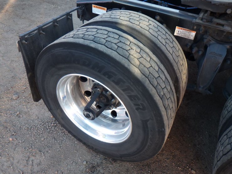 2023-freightliner-cascadia-126-image-8