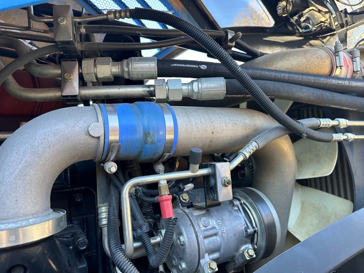 2014-new-holland-t8.330-image-63