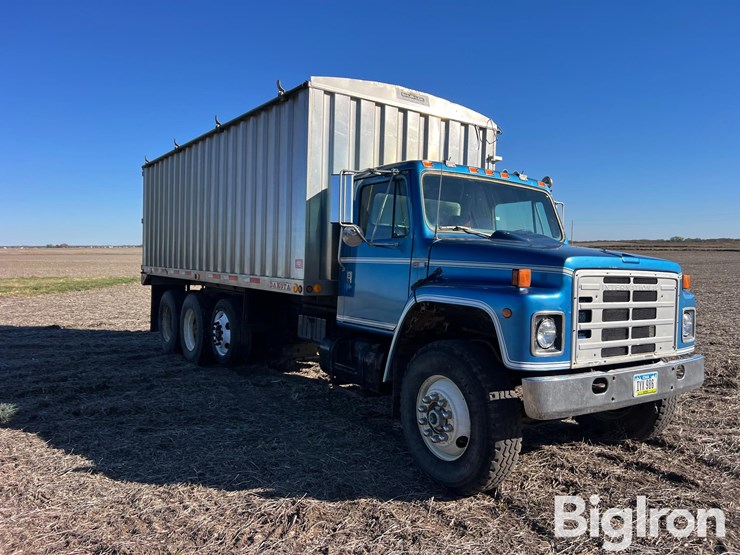 1983-international-f1954-tri/a-grain-truck-image-3