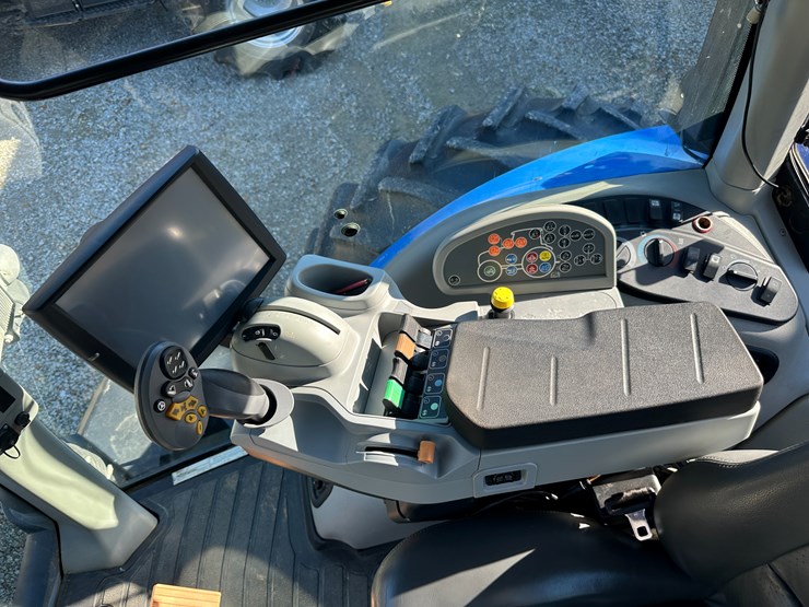 2014-new-holland-t8.330-image-71