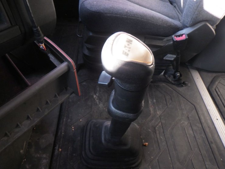 2020-volvo-vnl-760-image-15