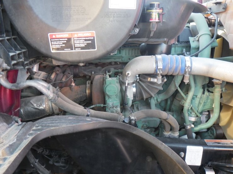 2022-volvo-vnl-300-image-21