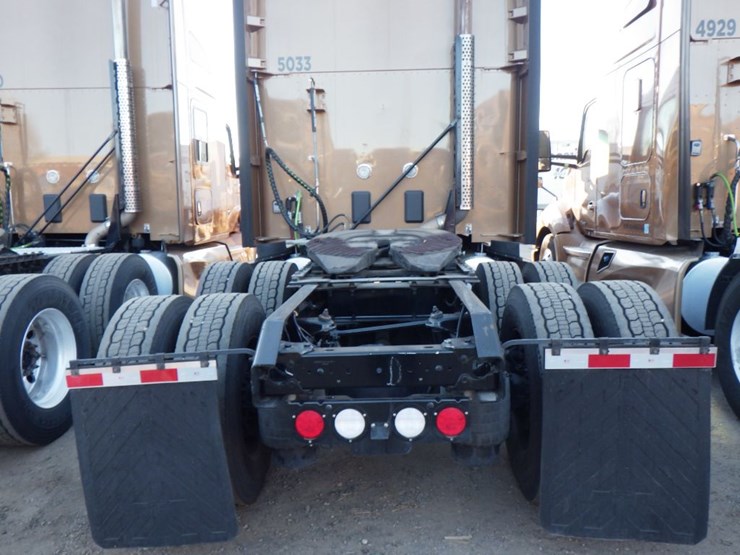 2022-kenworth-t680-image-10