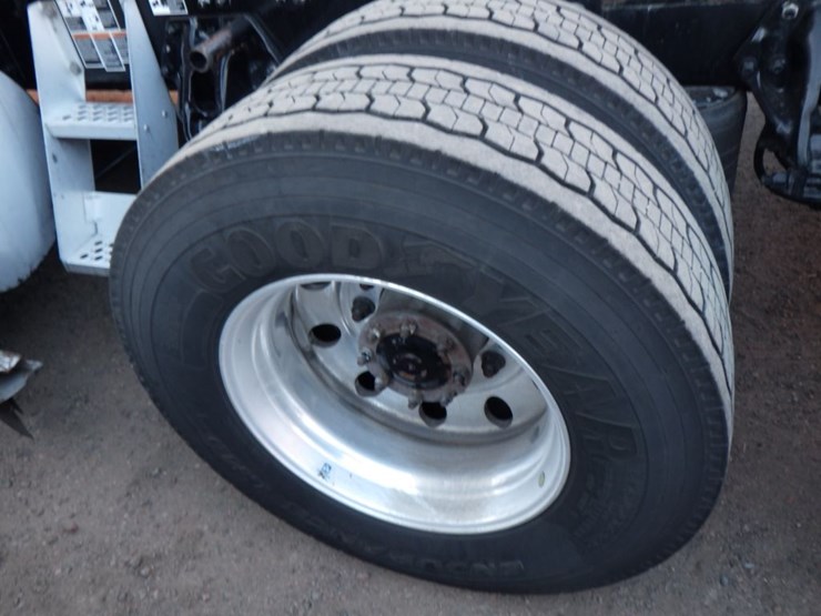 2022-kenworth-t680-image-16