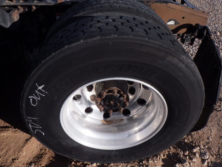 2009-freightliner-cascadia-125-image-14