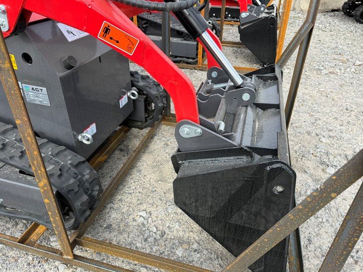 #22788-•-unused-agt-ysrt14-stand-on-tracked-loader-ysrt142025l102468-image-16