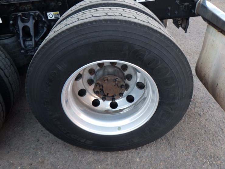 2022-kenworth-t680-image-17