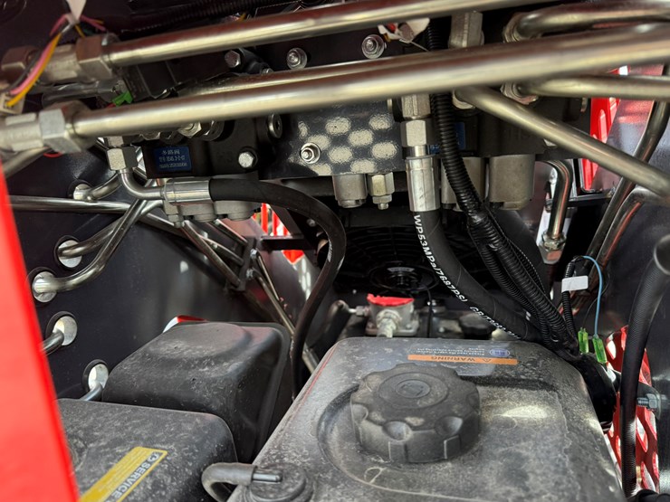 #22787-•-unused-agt-ysrt114-stand-on-tracked-loader-ysrt142025l110321-image-9