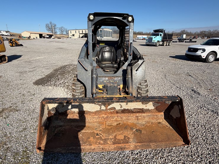 2016-deere-316gr-image-11